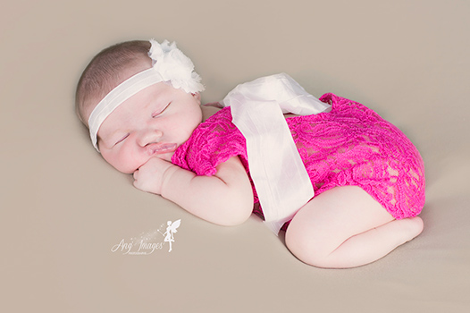Bébé qui dort Ang'image© tout droit réservé