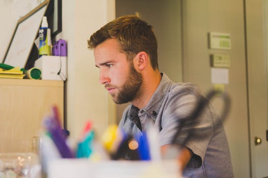 étudiant qui travaille