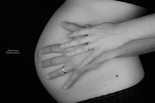 ventre de femme enceinte ang'image